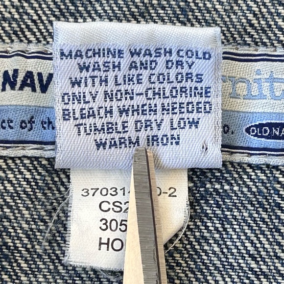 Old Navy Maternity Jean Jacket Distressed Size‎ Large - Picture 7 of 9